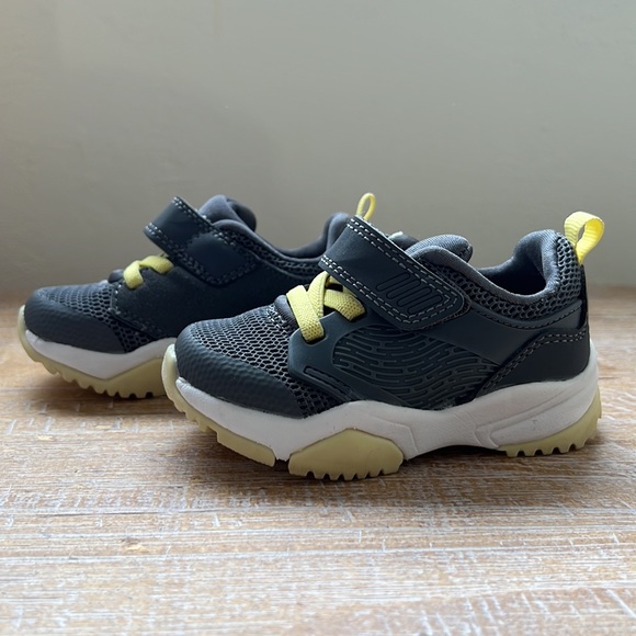 Cat & Jack Toddler Ari Apparel Sneakers - Picture 2 of 8